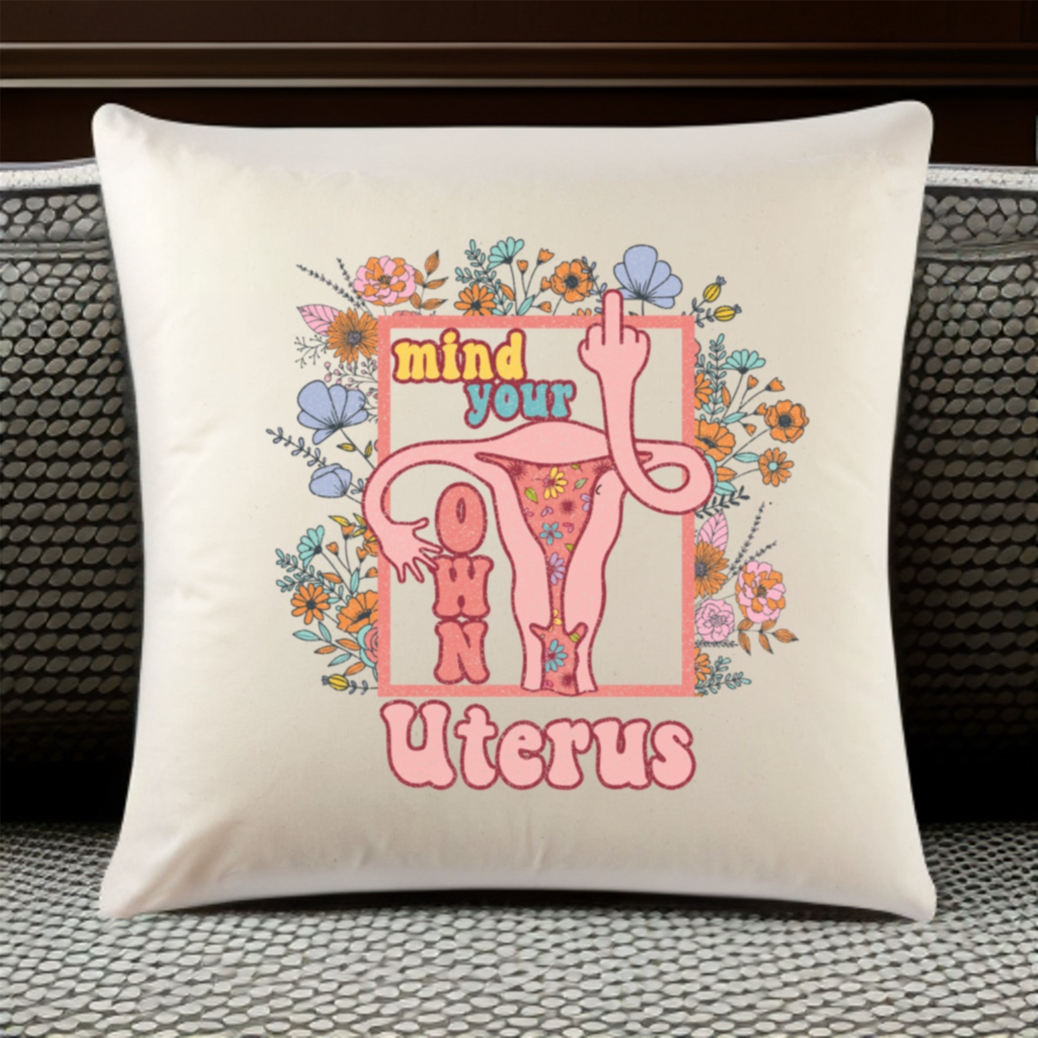 „ZarahSkull"- Kissenbezug beige „mind your own uterus“