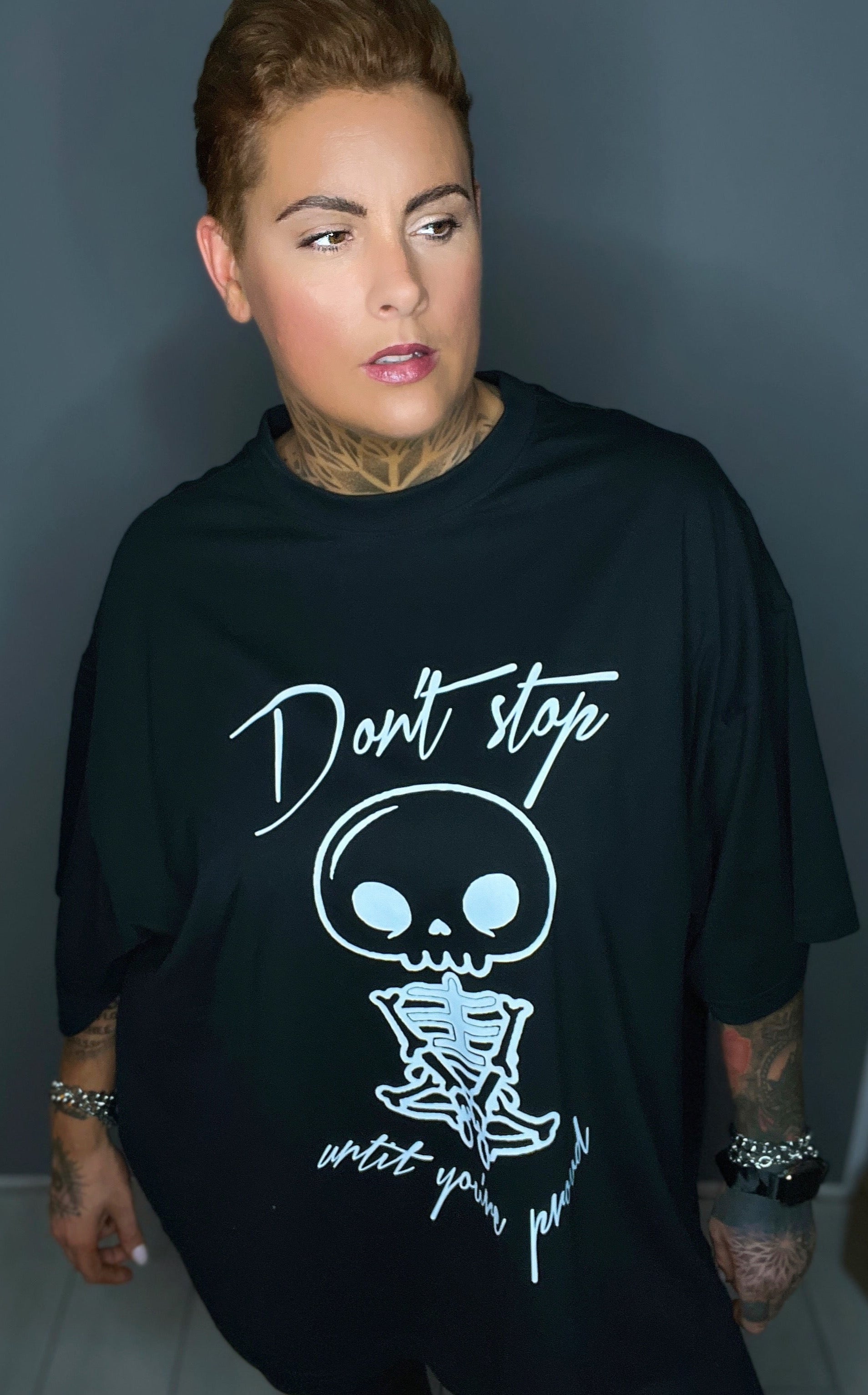 ZarahSkull" Huge Tee BLACK "SEATED SKULL"