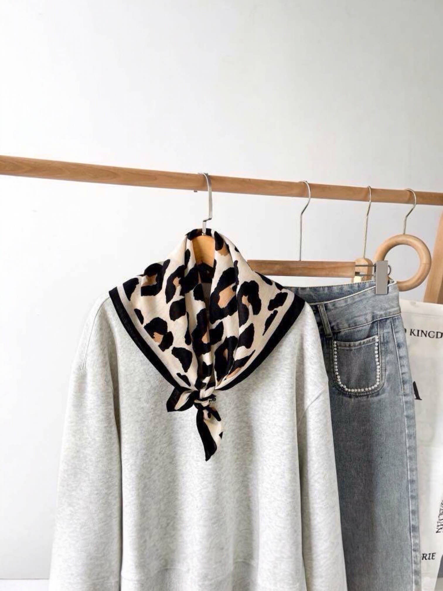 Zarah Skull Tuch Leo camel