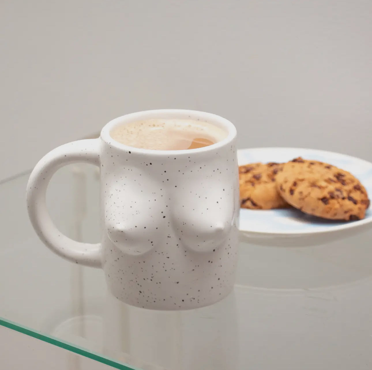„ZarahSkull" Boobs-Tasse weiß