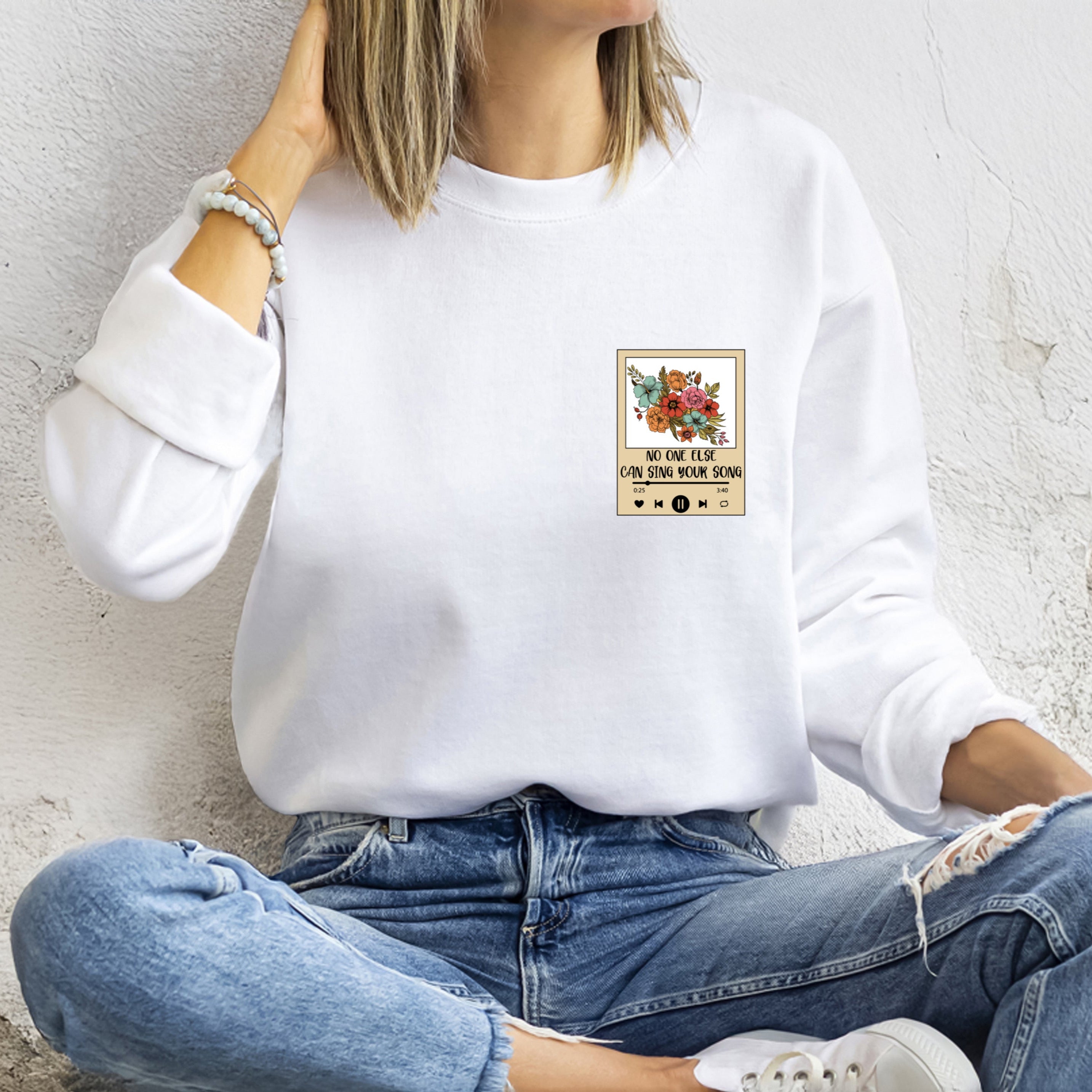 „ZarahSkull" Sweater weiß "no one else can sing your song"