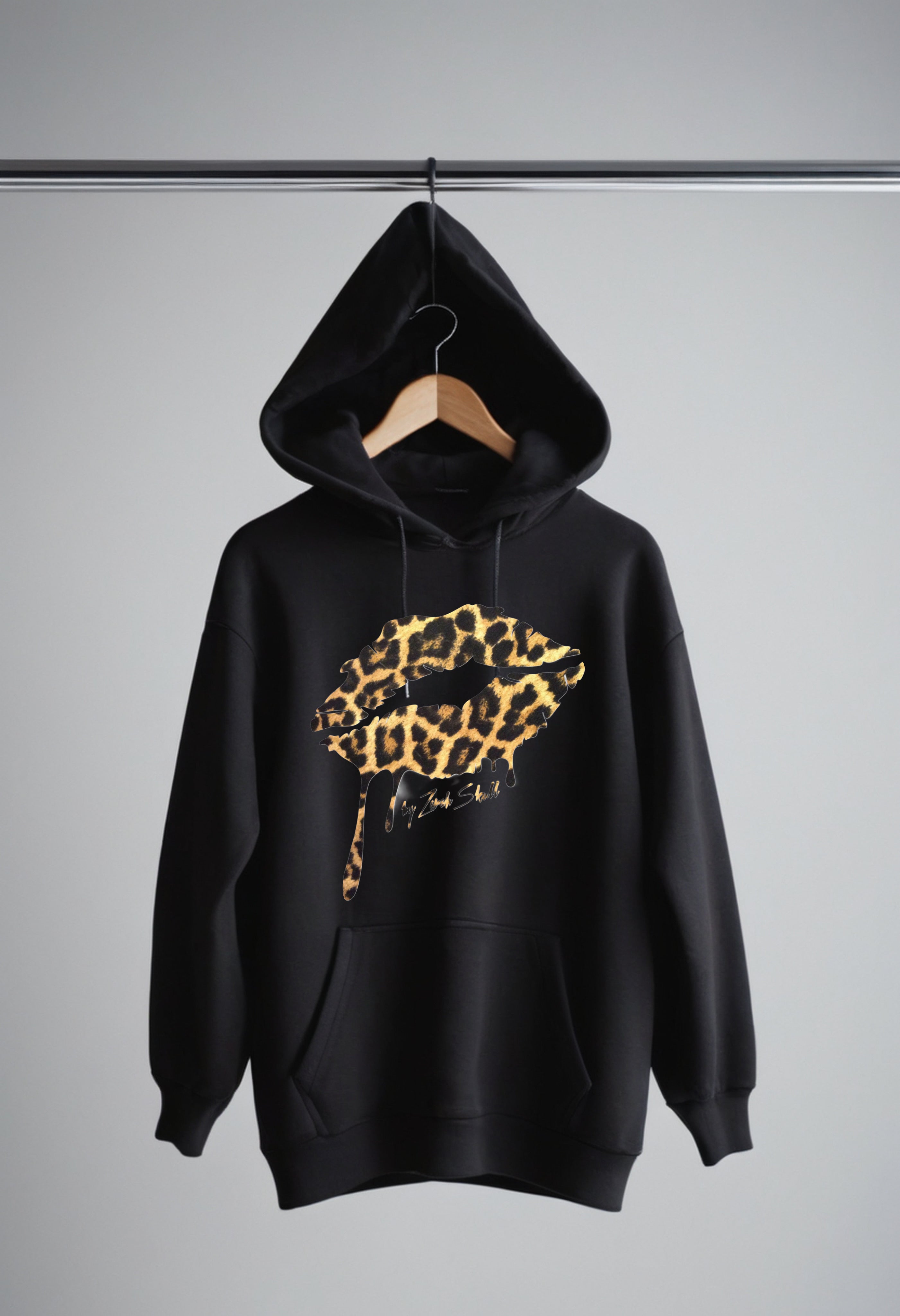 “ZarahSkull” Hoodie black “KISS LEO”