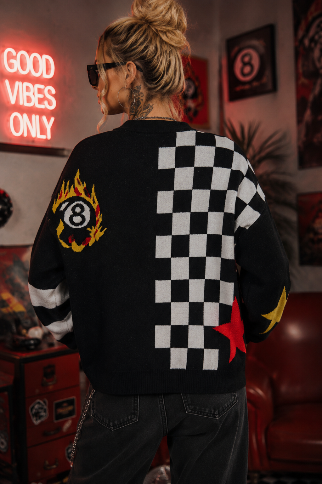 Zarah Skull Strickcardigan Schachbrett-8-Ball-Grafik