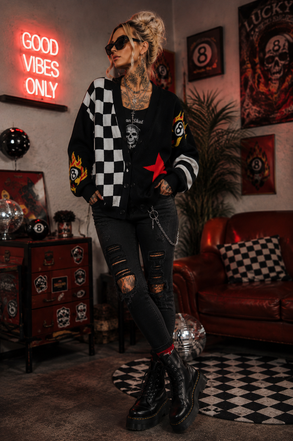Zarah Skull Strickcardigan Schachbrett-8-Ball-Grafik