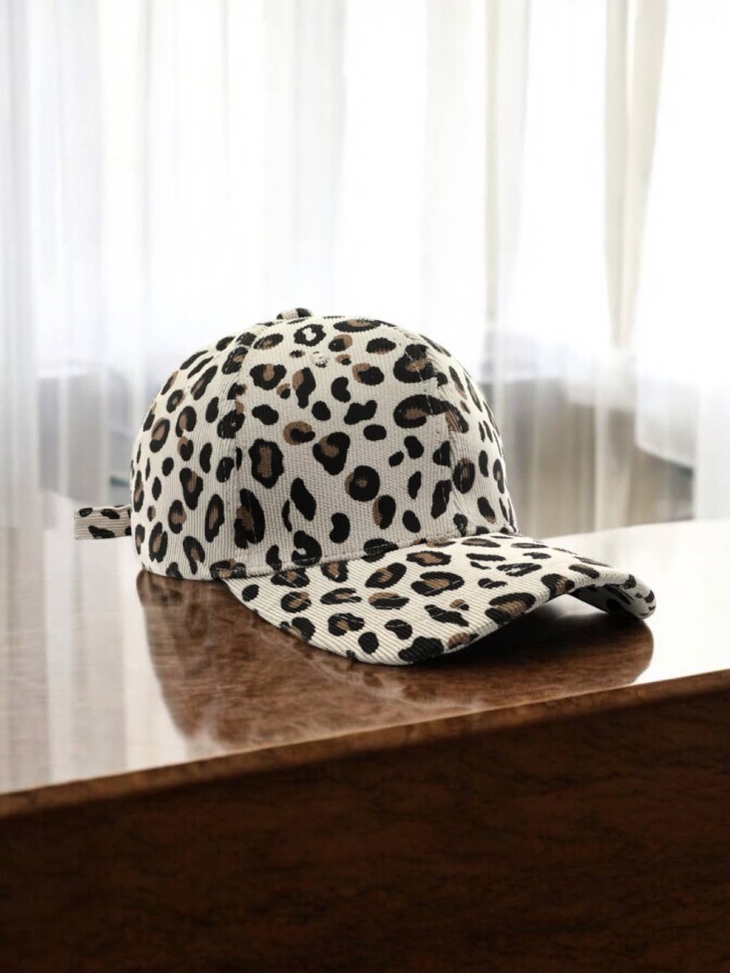 Zarah Skull Cap Leo off white